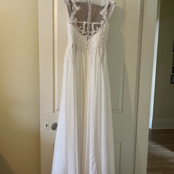 Dresses & Skirts - Mon Cheri - Ivory Lace Appliqué A-Line Wedding Dress